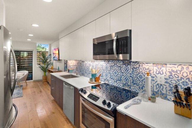 Building Photo - Modern Beacon Hill Townhome | Rooftop Deck...