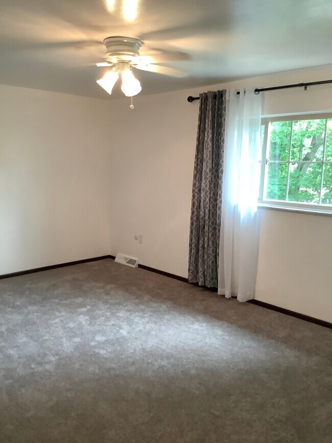 Master bedroom - 1393 Park Ave