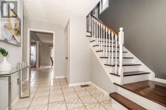 Building Photo - 1636 Sarasota Crescent