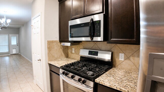 Foto del edificio - 124 Camelot Pl Ct