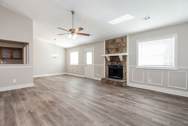 Foto del edificio - 9453 Forest Knoll Dr