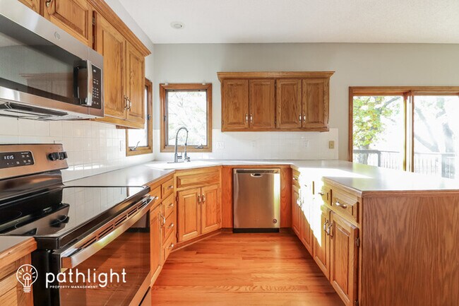 Building Photo - 104 SE Nottingham Ct, Lee's Summit, MO, 64063