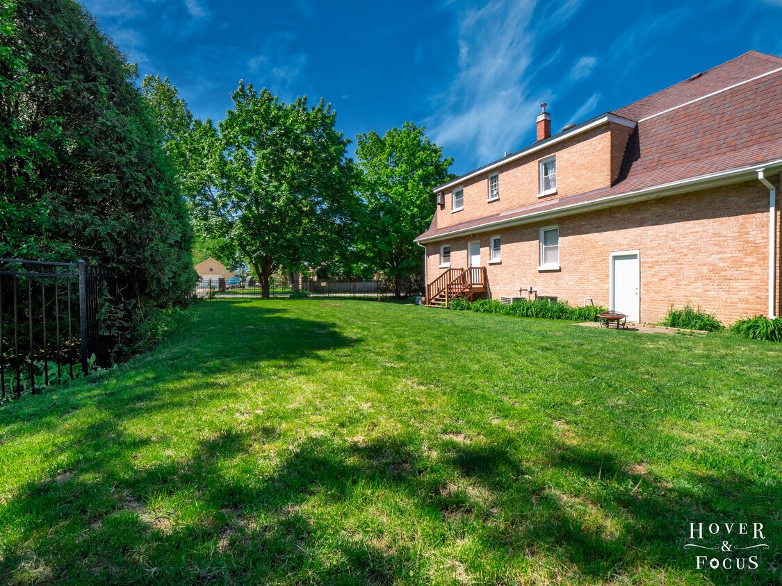 7210 Sunset Dr Unit 2, Crystal Lake, IL 60014 Apartments in Crystal