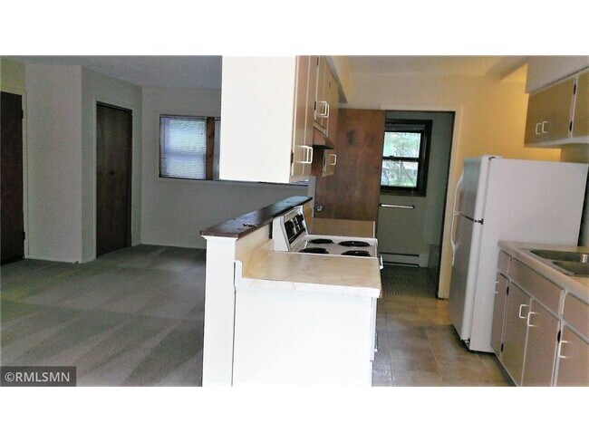 Foto del edificio - 545 Birchcrest Dr