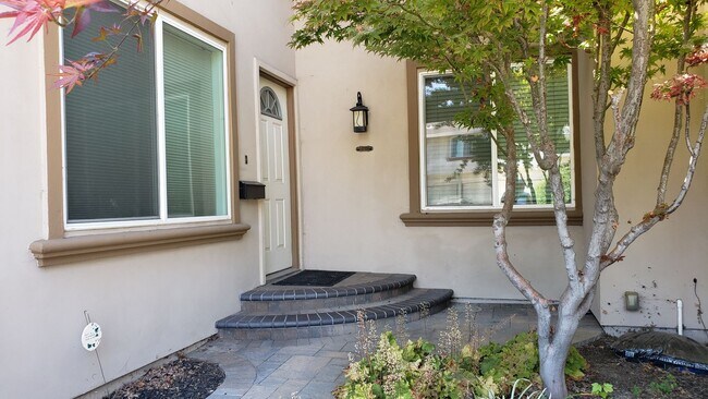 Building Photo - Charming 3BR/2BA Single-Family Home in Desirable Pleasanton Neighborhood!