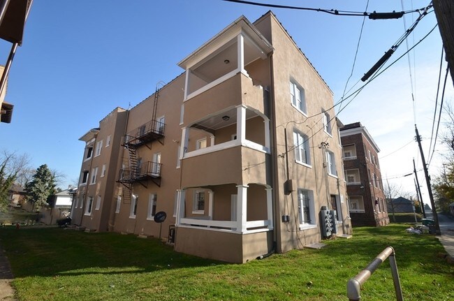 Foto del edificio - 3403 Fairview Ave