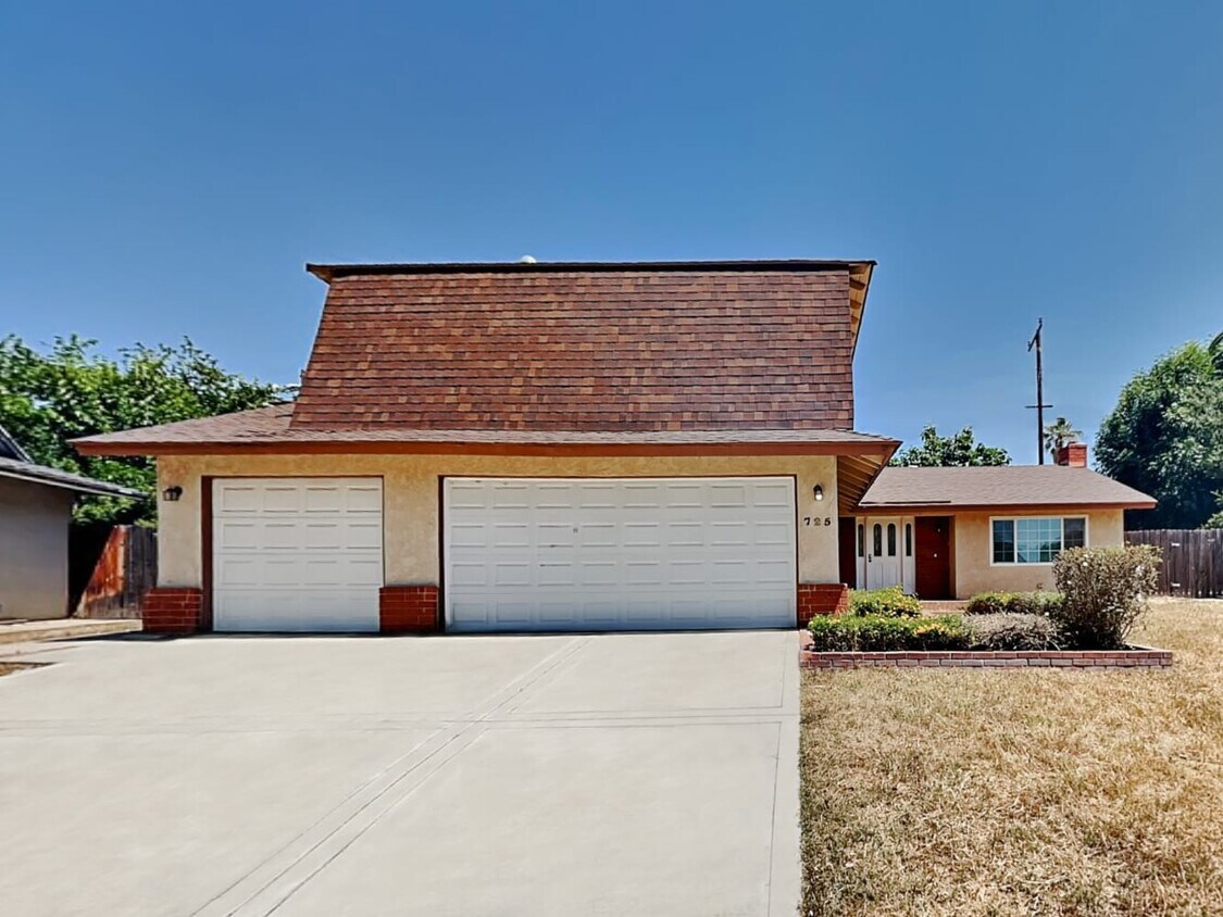 Primary Photo - 725 Hemlock Ct