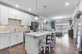 Building Photo - 120 University Ave