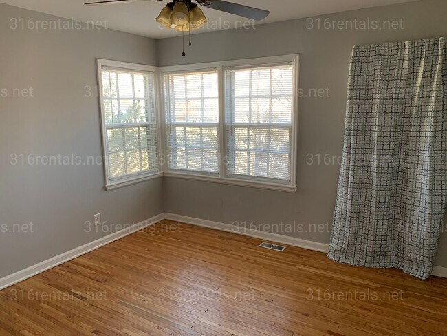 Foto del edificio - $900 - 2 bedroom / 1 bathroom - Single Family Home *COMING SOON*