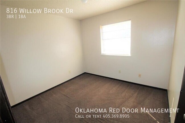 Foto del edificio - 816 Willow Brook Dr