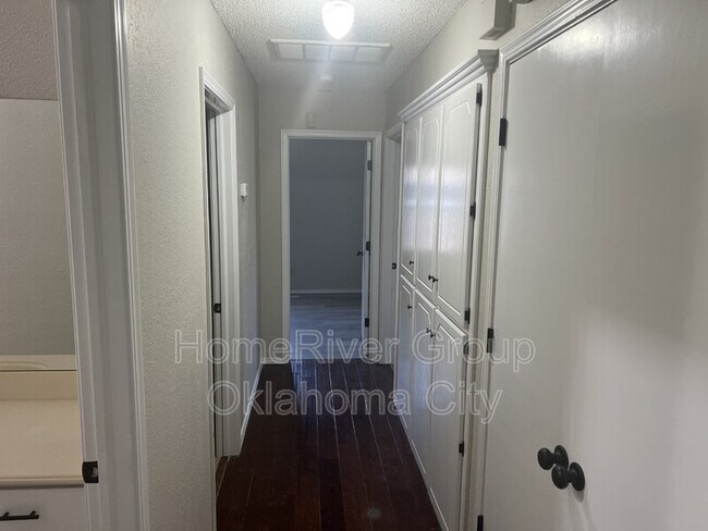 Foto del edificio - 1816 Raquel Rd
