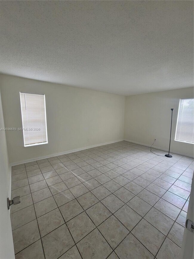 Foto del edificio - 2800 NW 56th Ave