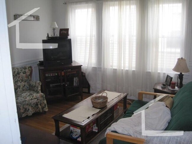 Foto del edificio - Nice 4BR/2Bath with Porch in Brighton!