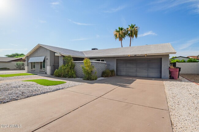 Building Photo - 8902 E Cholla St