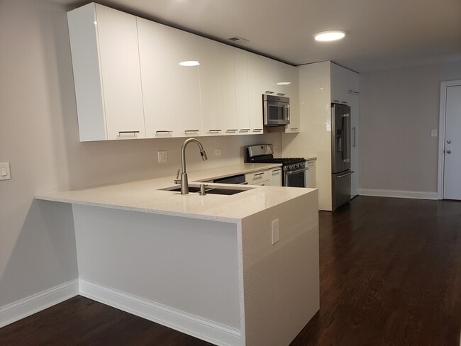 Foto del edificio - 6141 N Richmond St