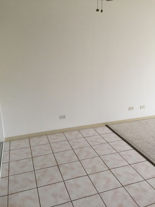 Foto del edificio - Sakura Condo, 1 bed, 1 bath, covered parking, Nuuanu