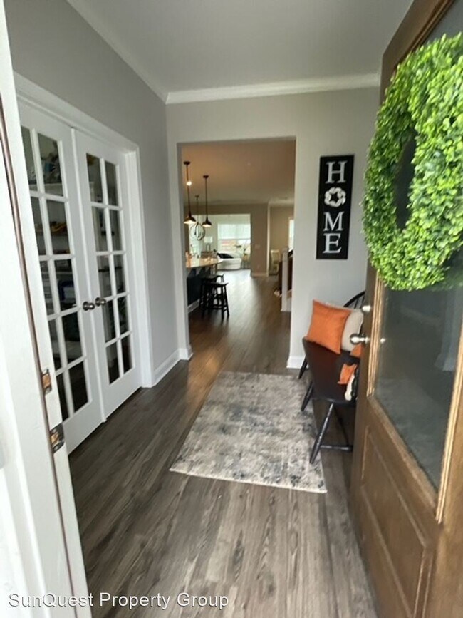 Foto del edificio - 5 br, 3 bath House - 52 Dudley Avenue