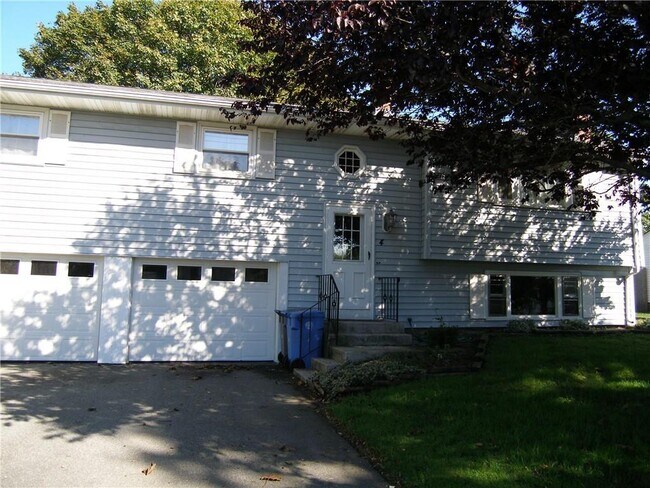 Building Photo - 4 Smithfield Dr