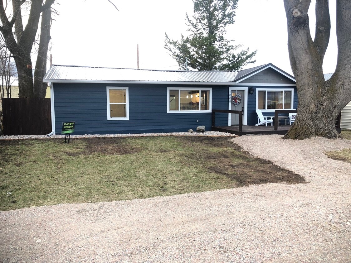 Primary Photo - 1008 2nd St E