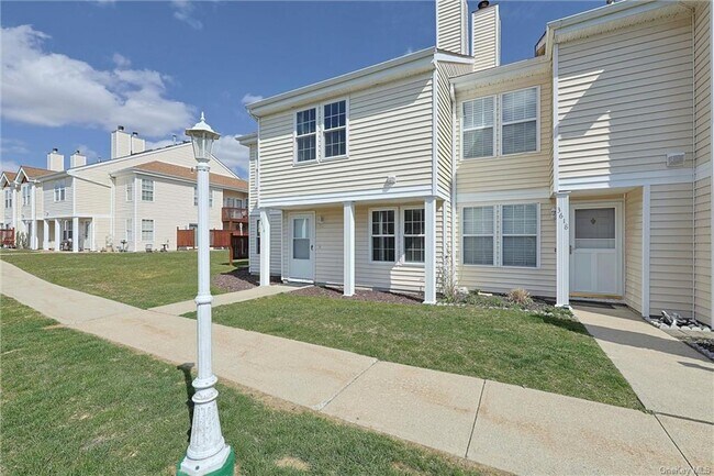 Building Photo - 3616 Whispering Hills Dr