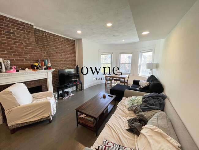 Building Photo - 1402 Beacon St
