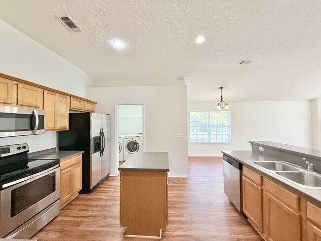 Building Photo - 5851 Chi Chi Cir