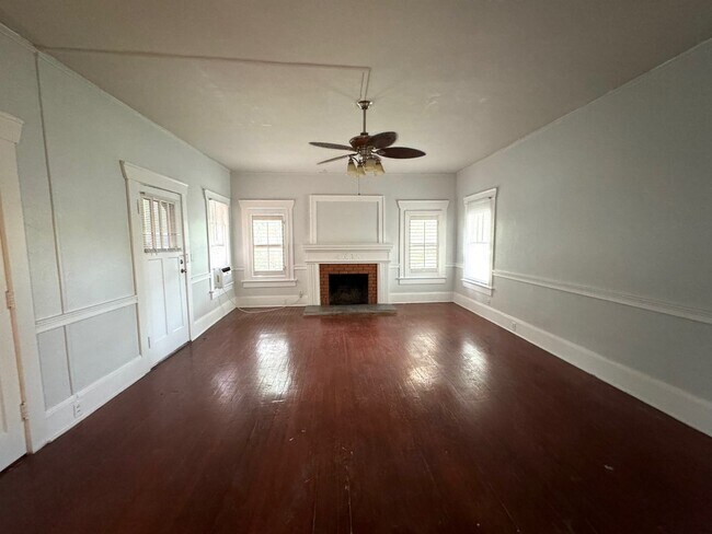 Building Photo - 1704 1st Ave W