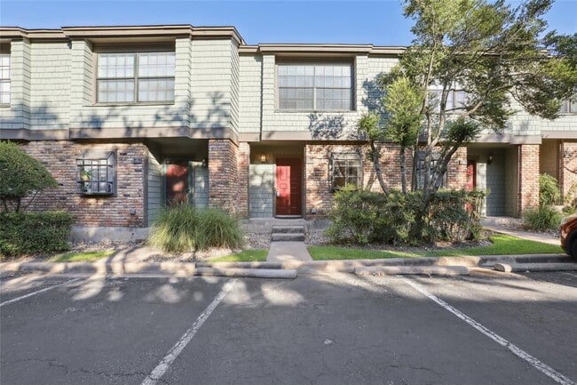 Foto del edificio - 7122 Wood Hollow Dr