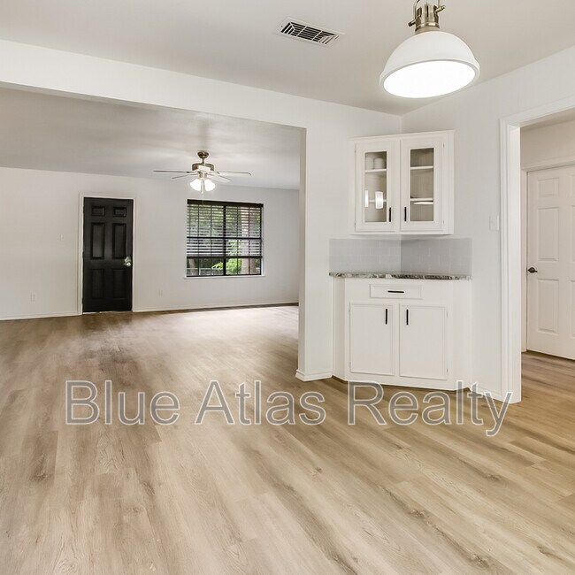 Foto del edificio - 1329 E Windsor Dr