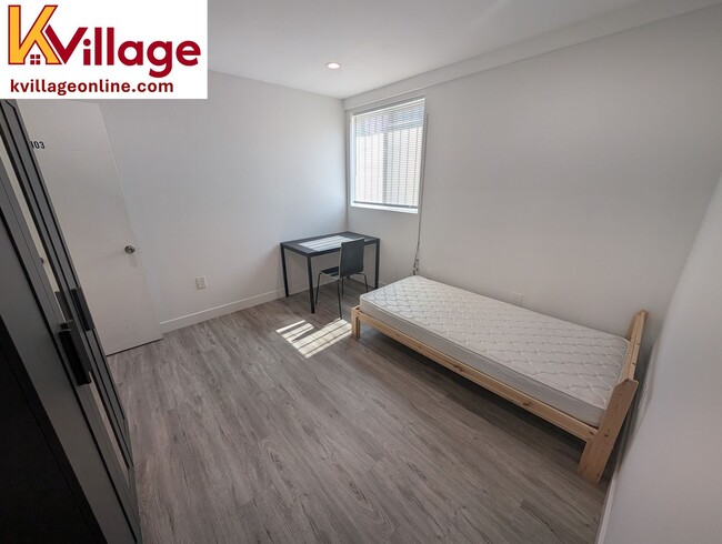 Building Photo - FULLY FURNISHED co-living apartment room w...