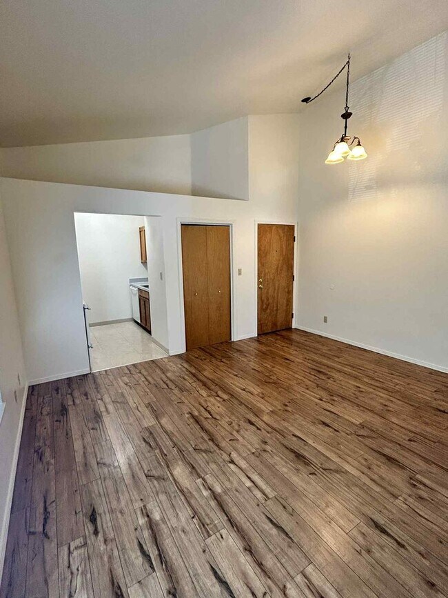 Foto del edificio - Perfect 1 bedroom 1 bath 6th & Hays Downto...