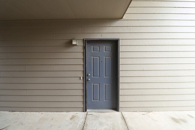Foto del edificio - Updated 2 Bedroom Apartment in Windsor