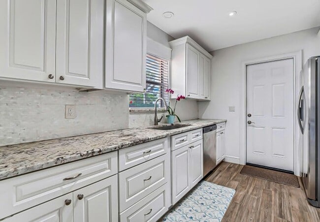 Building Photo - 532 N Palmway