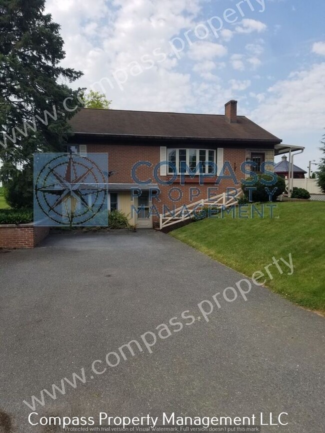 Building Photo - $1875 - 3 Bedroom BEAUTIFUL Ranch Home- Go...