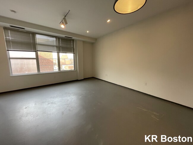 Foto del edificio - 117 E Berkeley St