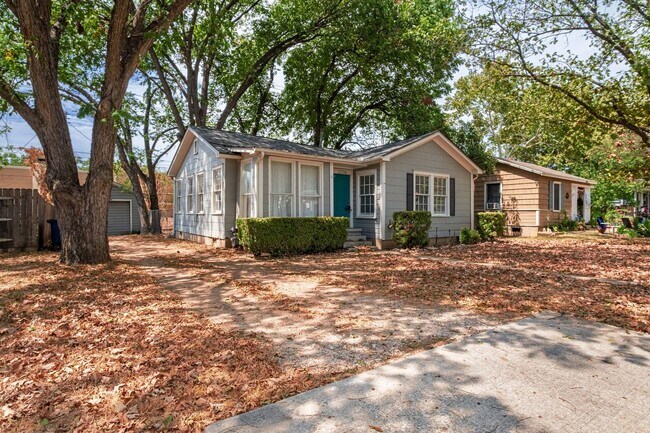 Building Photo - Charming Bryker Woods Retreat