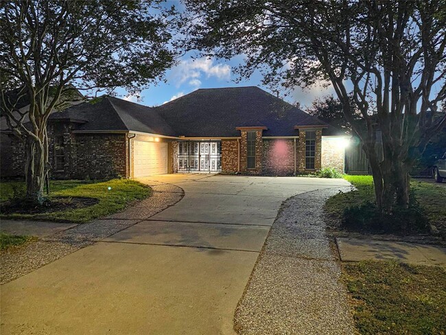 Building Photo - 10710 Sandy Shoals Dr