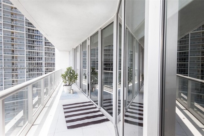 Building Photo - 465 Brickell Ave