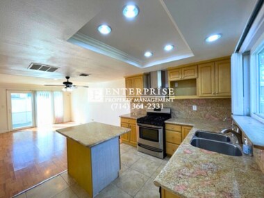 Foto principal - Spacious and Modern Home in Village Walk C...