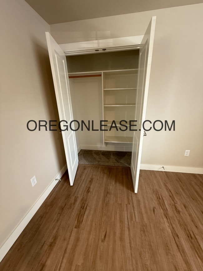 Building Photo - Newer 2-Bedroom Apartment located off Jasper rd in South Springfield