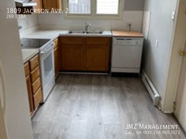 Building Photo - A CHARMING WELL MAINTEAINED, BRICK MULTI-F...