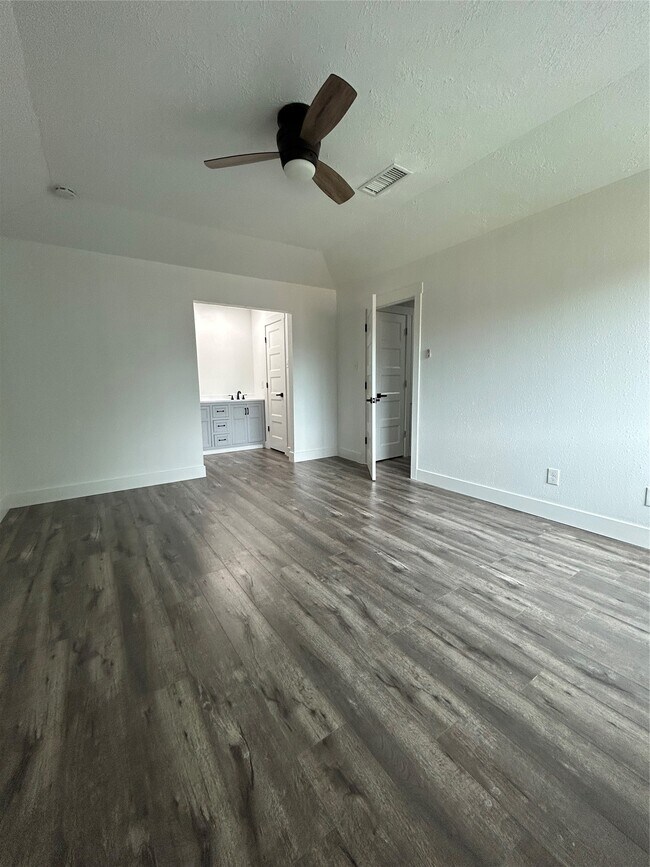 Building Photo - 8523 Riverside Walk Ln