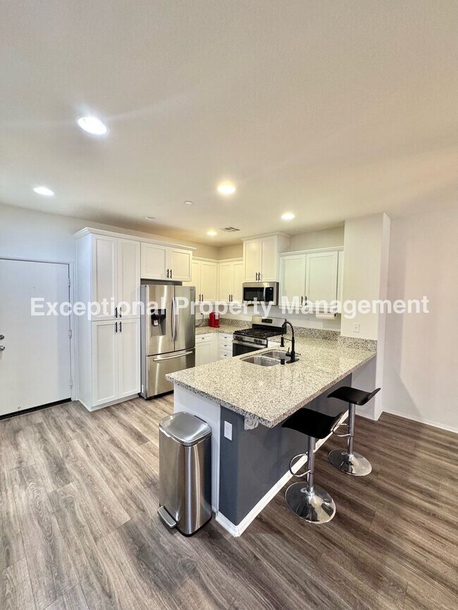 Foto del edificio - Great 3 bed 3 bath home