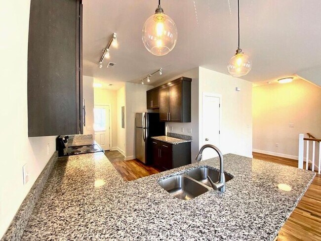 Foto del edificio - 305-311 West 13th Street - 309 West 13th A