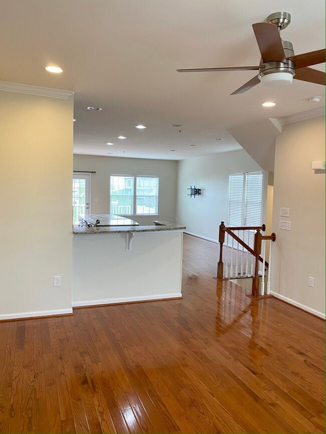 Building Photo - Gorgeous 4-Bed Townhome located in North W...