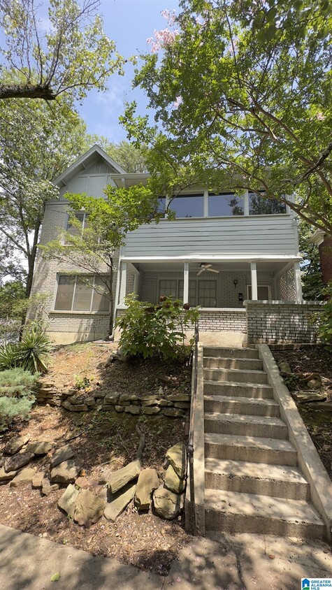 Foto principal - 925 39th St S