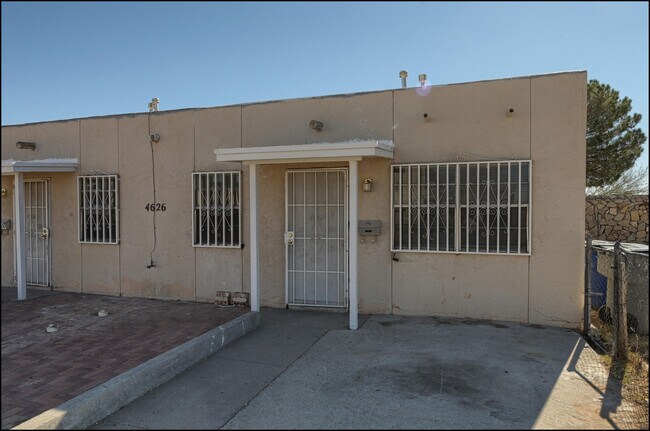 Foto del edificio - 4626 Maxwell Ave