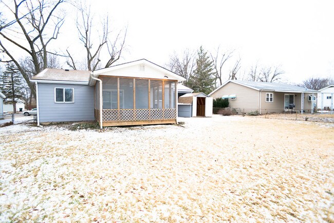 Building Photo - 513 Coachway Ln