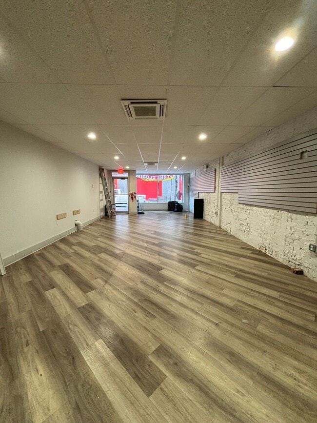 Building Photo - 318 N Charles St