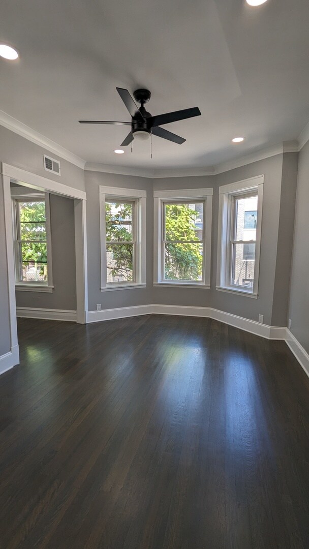 Building Photo - 2511 W Diversey Ave